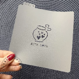 Üveg szívekkel, felirattal stencil 