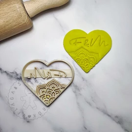 Esküvői szív monogrammokkal, mandalával süteménykiszúró forma