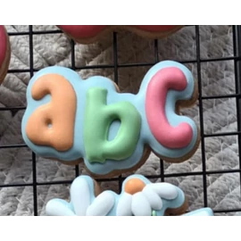 ABC körvonal sütikiszúró (Díszítés: MesiMéziDesign)