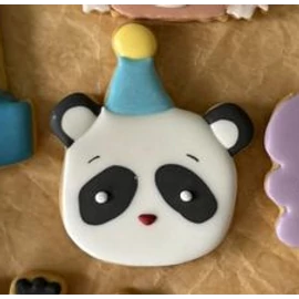 Panda fej szülinapi sapiban körvonal sütikiszúró - aMézislány