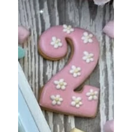 2es szám sütikiszúró (Díszítés: Bedő Babett)