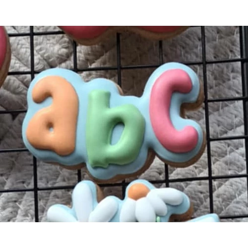 ABC körvonal sütikiszúró (Díszítés: MesiMéziDesign)