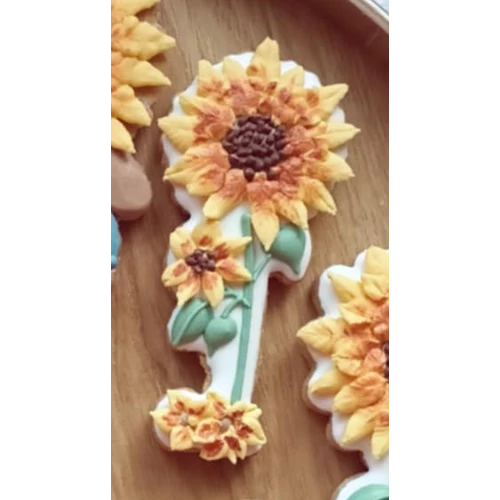 Napraforgó szál 02 körvonal sütikiszúró (Díszítés: MesiMéziDesign)