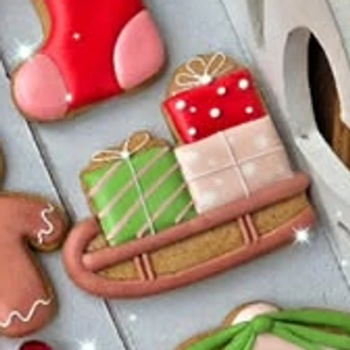 Szánkó ajándékokkal körvonal sütikiszúró (Díszítés: Bedő Babett)