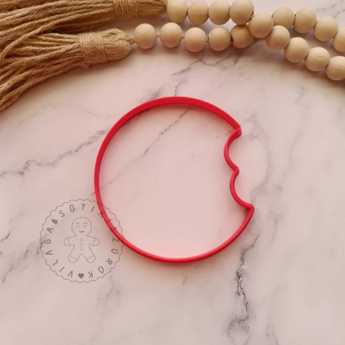 Megrágott keksz körvonal sütikiszúró