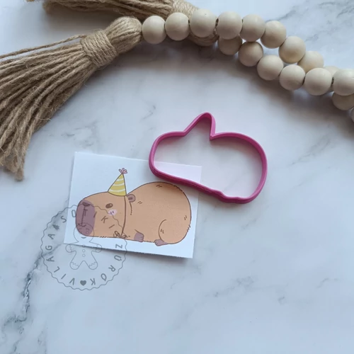 Capybara csákóban 02 körvonal sütikiszúró