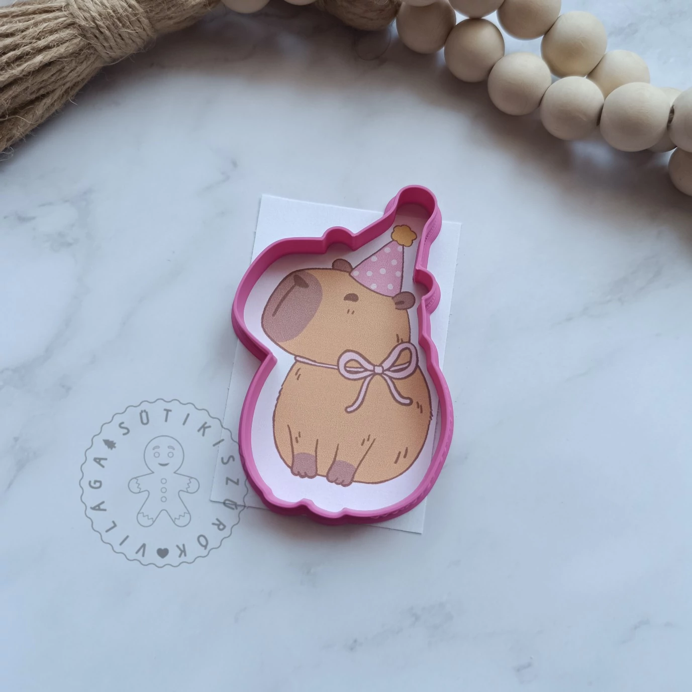 Capybara csákóban körvonal sütikiszúró
